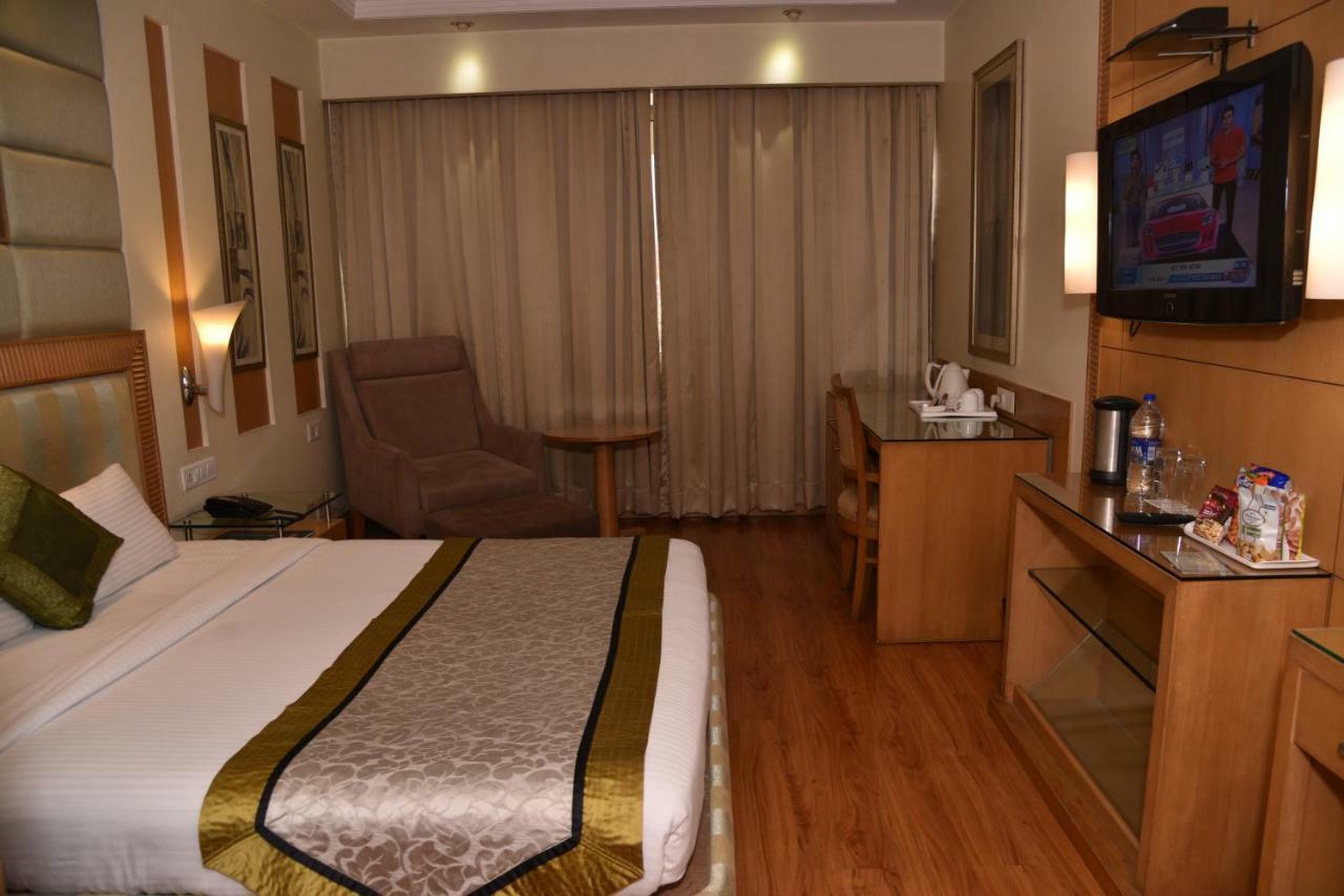 Hotel Western Court Chandīgarh Exteriér fotografie